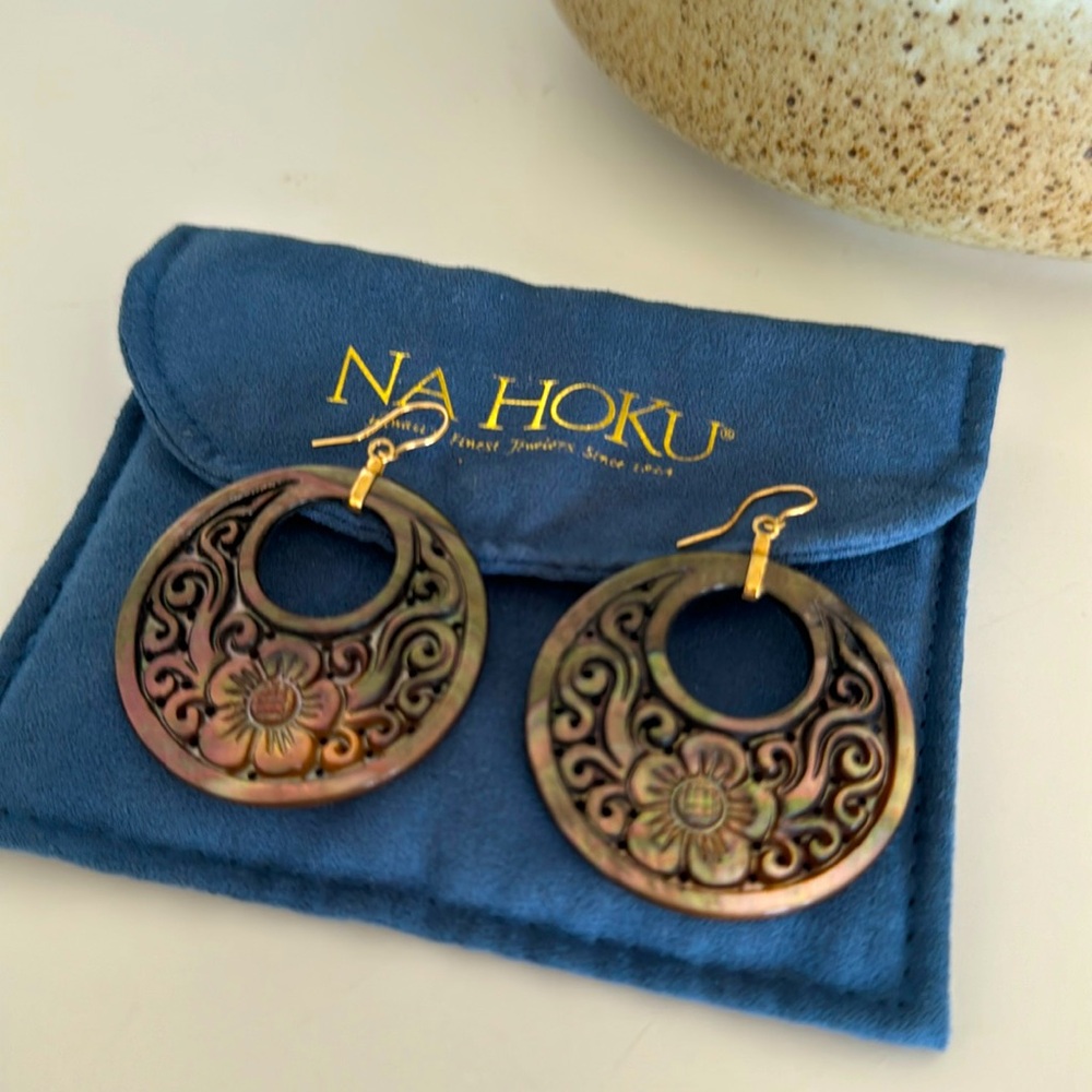 NA HOKU Mother of Pearl Carved Hoop Earrings